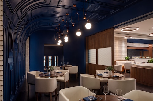 Gordon Ramsay opens new restaurant in Boston