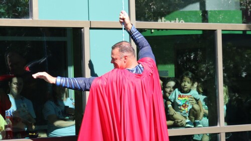 Texas officers scale walls of children’s hospital in superhero attire