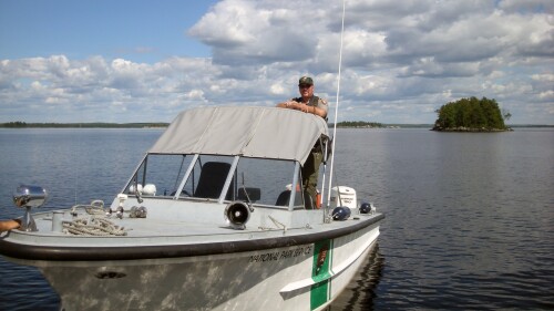 Minn. National Park ranger drowns while rescuing boaters stranded on island