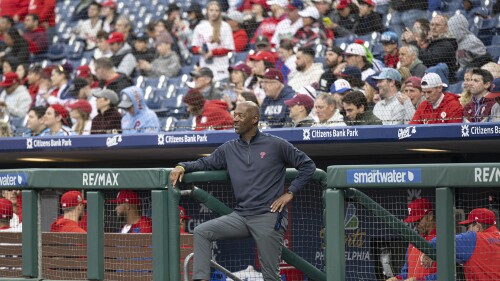 SPORTS-BBN-PHILLIES-SECURITY-MANAGER-SPORTSPLUS-1-PH