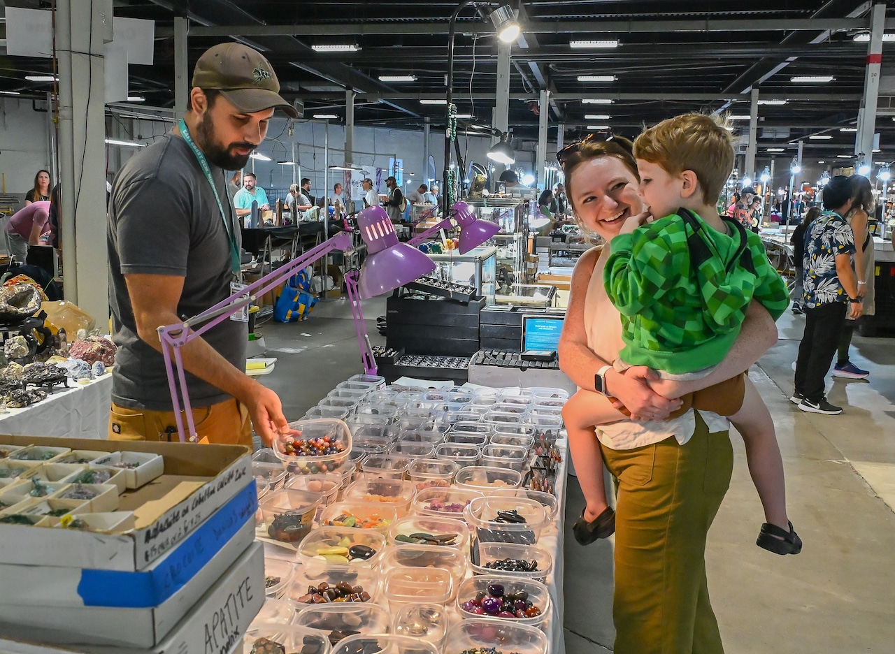 Gem, mineral show sparkles in West Springfield