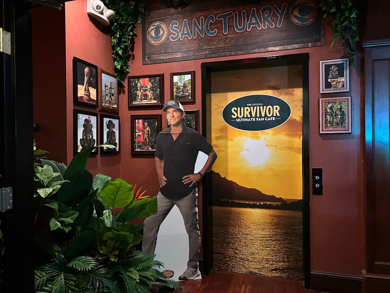 'Survivor' Ultimate Fan Cafe