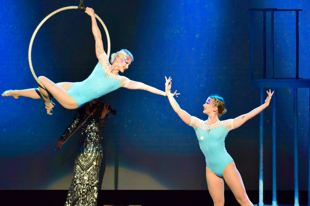 Cirque Musica Holiday Wonderland
