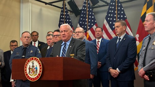 US-NEWS-SHERIFFS-VOW-KEEP-WORKING-WITH-1-BZ.jpg